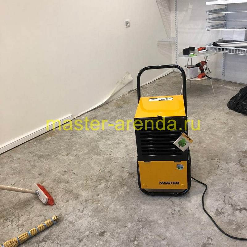 Фото - как осушители помогают при уборке после аварийных ситуаций (разлив гсм, порыв труб) Как осушители помогают при уборке после аварийных ситуаций (разлив ГСМ, порыв труб)